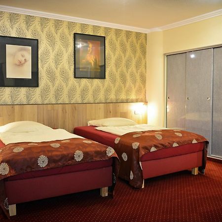 Pension Yellow Timisoara Bagian luar foto