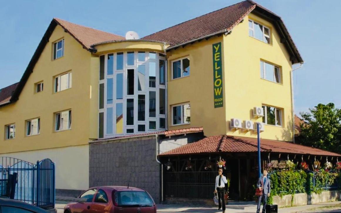 Pension Yellow Timisoara Bagian luar foto