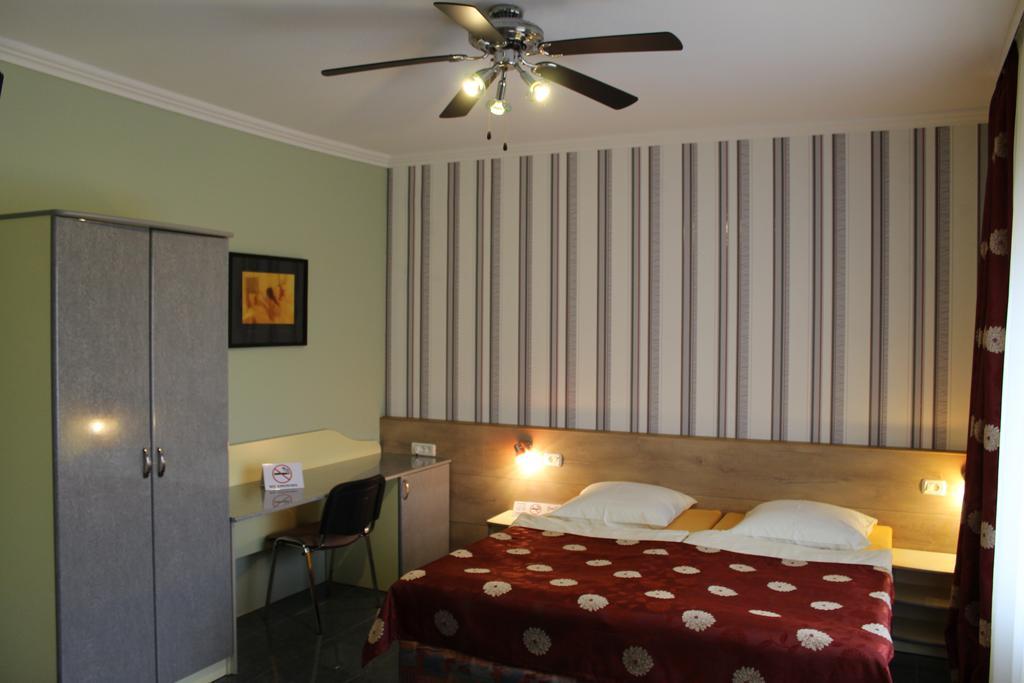 Pension Yellow Timisoara Bagian luar foto