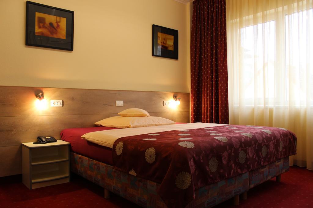Pension Yellow Timisoara Bagian luar foto
