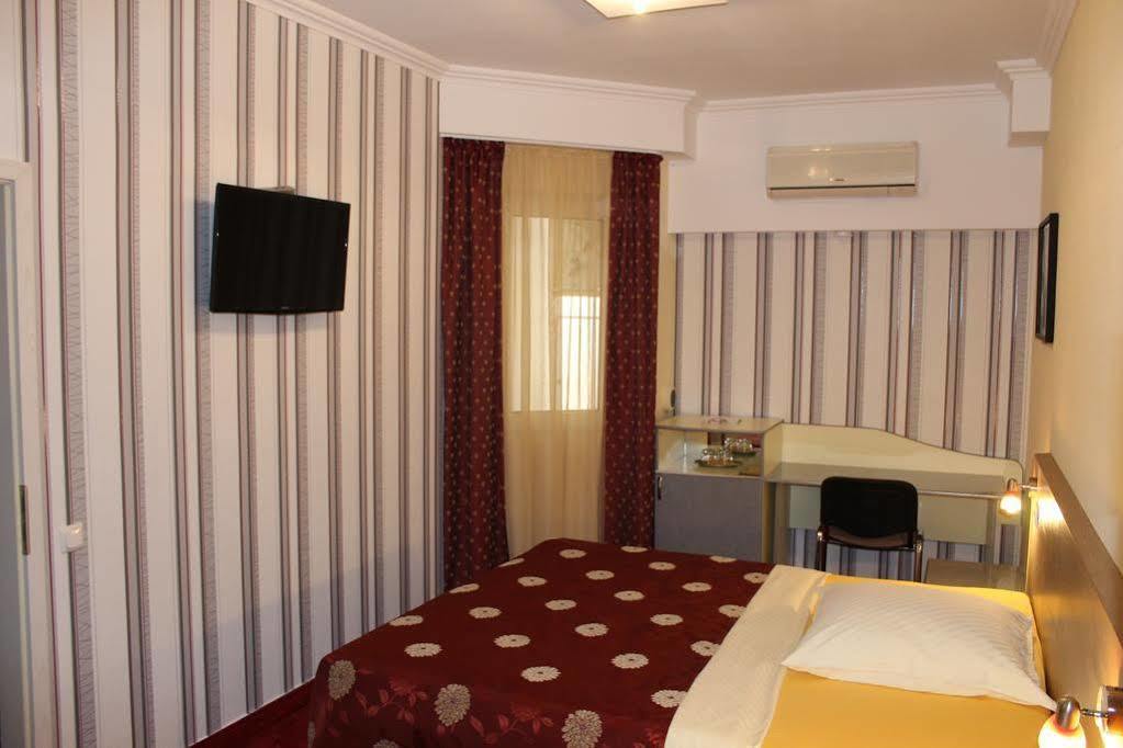 Pension Yellow Timisoara Bagian luar foto
