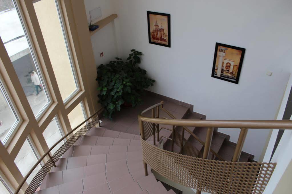 Pension Yellow Timisoara Bagian luar foto