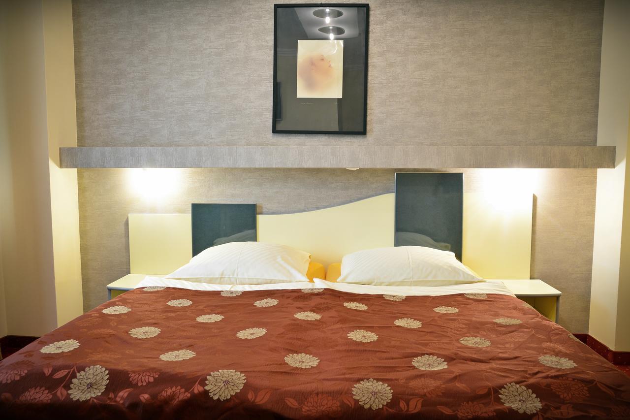 Pension Yellow Timisoara Bagian luar foto