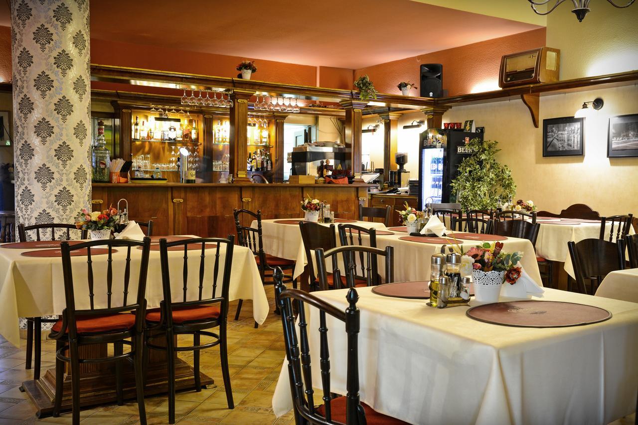Pension Yellow Timisoara Bagian luar foto