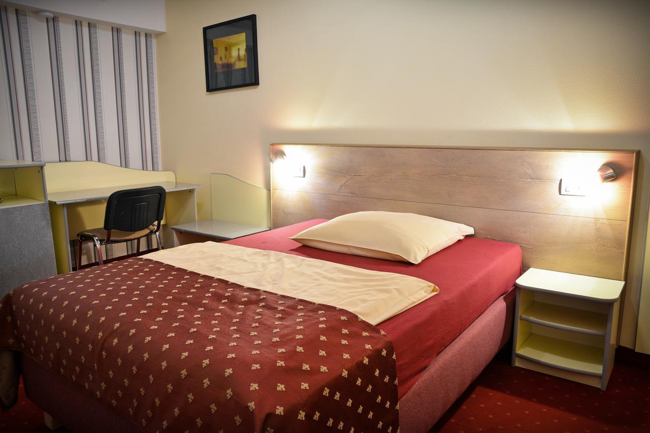Pension Yellow Timisoara Bagian luar foto