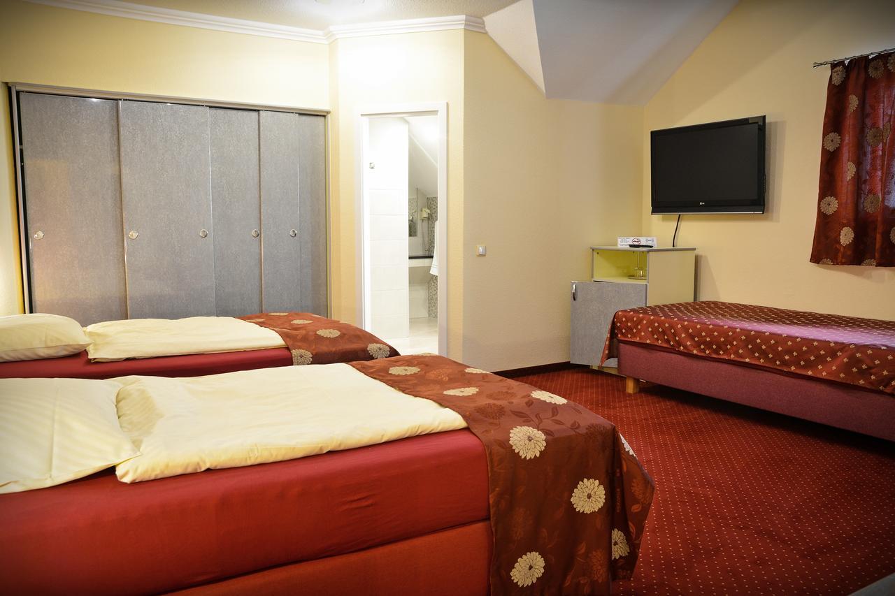 Pension Yellow Timisoara Bagian luar foto