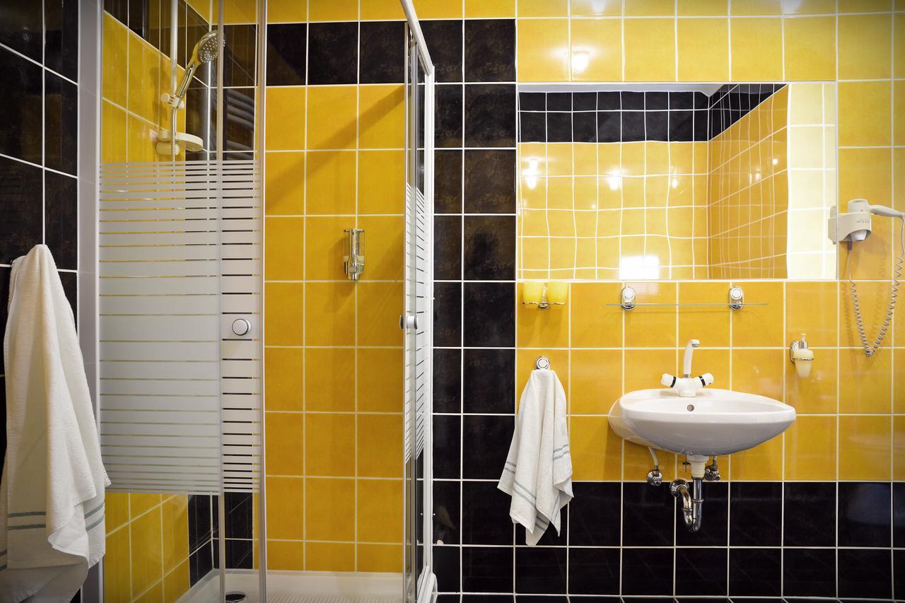Pension Yellow Timisoara Bagian luar foto